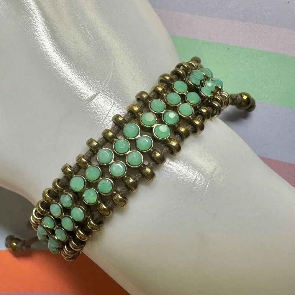 Green beaded brass tone adjustable bracelet